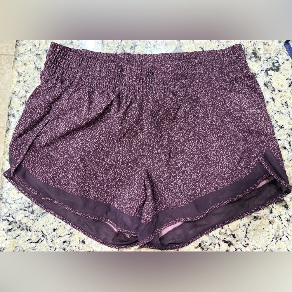 Athleta Women’s Size Small Purple Athletic Running Shorts Printed Mesh 4”